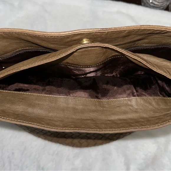 Bottega Veneta 🔥Taupe Woven Leather Shoulder Bag🔥 - Picture 5 of 13